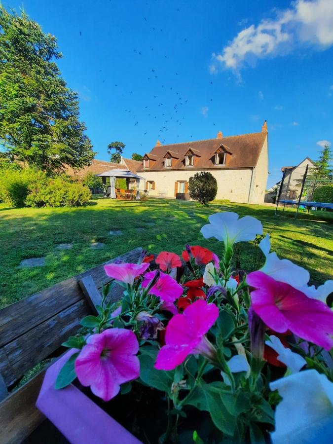 La Maison Genevier - Chambre La Family Montreuil-en-Touraine Exteriör bild